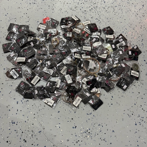 PAPARAZZI: EARRINGS HUGE LOT - Picture 6 of 6